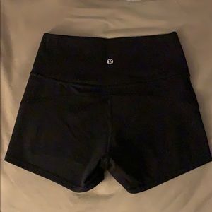 Lululemon 2.5” everlux shorts